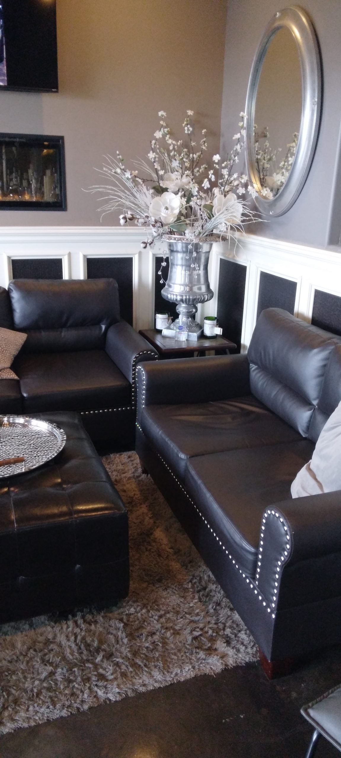Brochelle Vineyards couch
